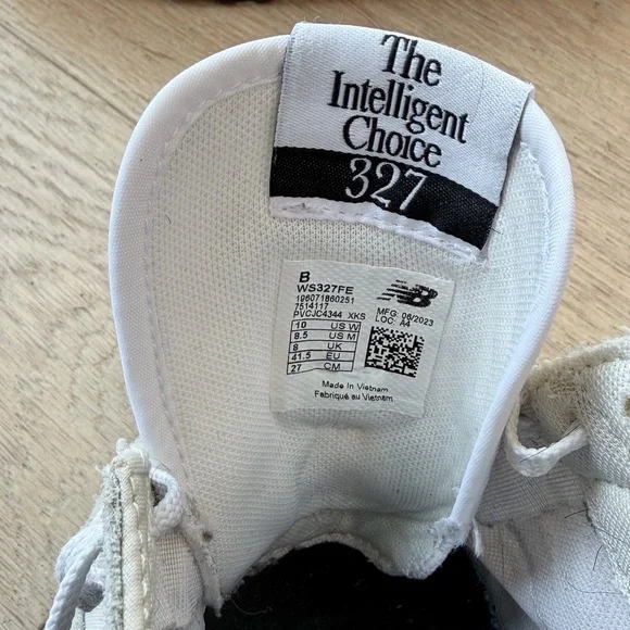 New Balance White and Black Athletic Shoes - Picture 12 of 12